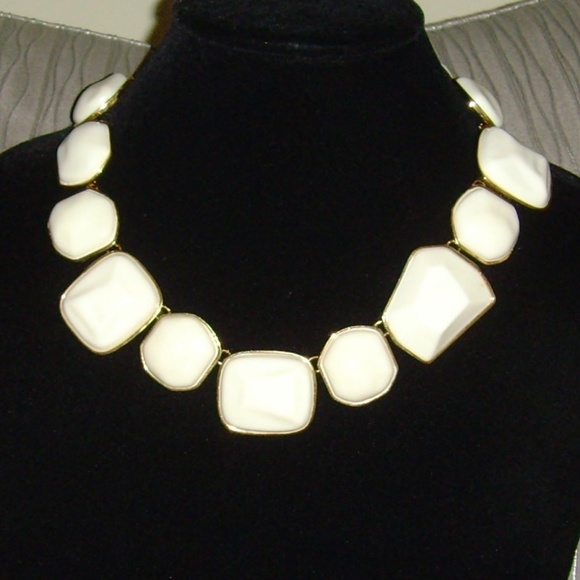 Kenneth Jay Lane (JKL) Chunky White Lucite Necklace and Earring Set - Picture 10 of 13